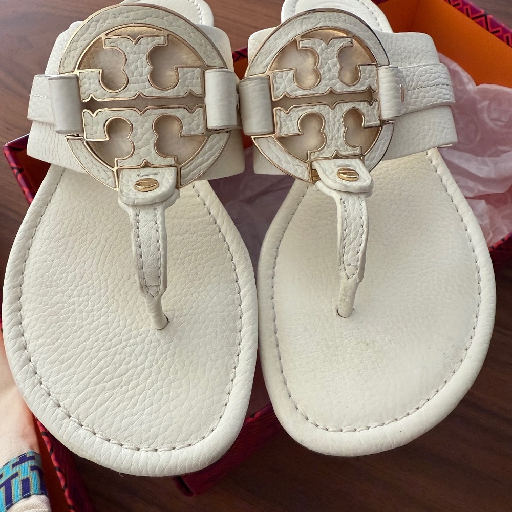 Tory Burch White Logo Thong Sandals – Sz 8.5